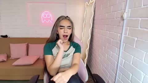 Snapshot of malory_tay chatting on February 2025 12:41:01 AM Malory online show from February 2025 12:41:01 AM