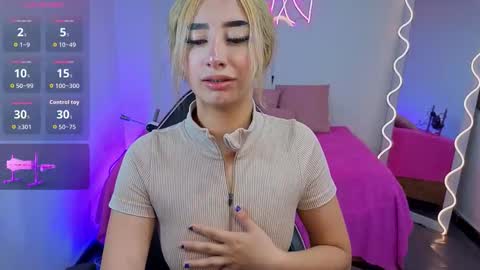 Snapshot of malory_tay chatting on September 2025 07:13:01 PM Malory online show from September 2025 07:13:01 PM