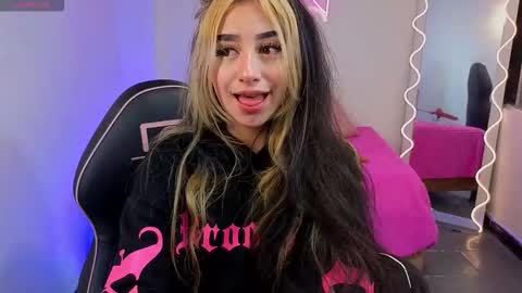 Snapshot of malory_tay chatting on September 2025 11:32:01 AM Malory online show from September 2025 11:32:01 AM