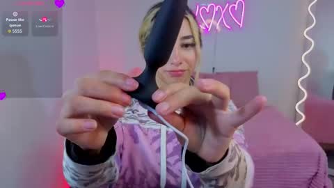 Snapshot of malory_tay chatting on September 2025 07:19:02 PM Malory online show from September 2025 07:19:02 PM