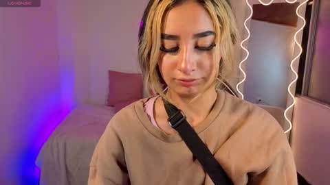 Snapshot of malory_tay chatting on October 2025 11:52:02 AM Malory online show from October 2025 11:52:02 AM