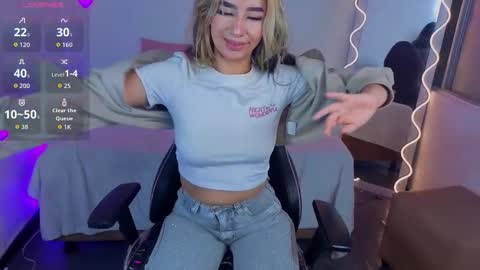 Snapshot of malory_tay chatting on October 2025 07:24:01 PM Malory online show from October 2025 07:24:01 PM