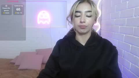 Snapshot of malory_tay chatting on October 2025 11:38:01 AM Malory online show from October 2025 11:38:01 AM