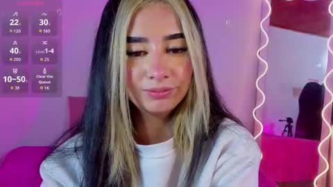 Snapshot of malory_tay chatting on November 2025 07:03:03 PM Malory online show from November 2025 07:03:03 PM