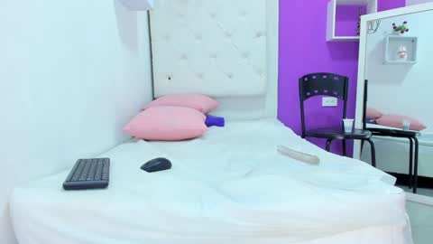 Snapshot of malu_hot69 chatting on January 2025 12:11:02 PM Malu online show from January 2025 12:11:02 PM