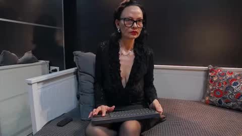 ioana love online show from February 2026 10:08:02 PM
