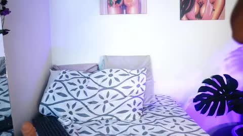 Snapshot of mandy_l33_ chatting on February 2025 12:05:01 AM mandy_l33_ online show from February 2025 12:05:01 AM