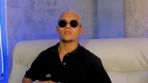 Manuel online show from November 2025 02:39:01 AM