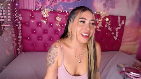 Snapshot of manuelaveelez chatting on October 2025 05:50:02 AM Manuela online show from October 2025 05:50:02 AM