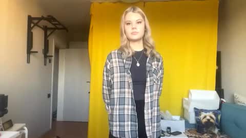 Lara online show from November 2025 10:48:02 AM