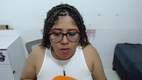 Snapshot of marasilk chatting on December 2025 12:54:01 PM Mara Silk online show from December 2025 12:54:01 PM