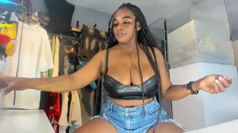 Mareia online show from December 2025 05:53:01 PM