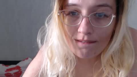 Snapshot of margo_shine chatting on October 2025 10:33:02 AM margo_shine online show from October 2025 10:33:02 AM
