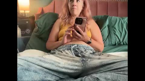 Snapshot of margolane chatting on September 2025 10:26:01 PM Elle online show from September 2025 10:26:01 PM