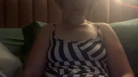 Snapshot of margolane chatting on October 2025 03:10:02 AM Elle online show from October 2025 03:10:02 AM