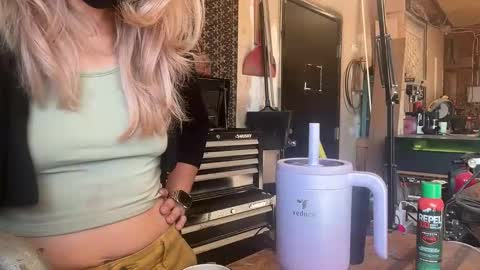 Snapshot of margolane chatting on November 2025 02:49:02 PM Elle online show from November 2025 02:49:02 PM