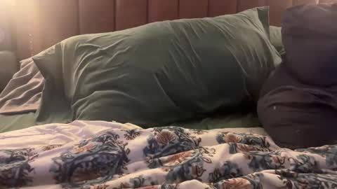 Snapshot of margolane chatting on November 2025 04:02:02 AM Elle online show from November 2025 04:02:02 AM