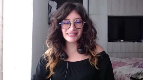 Snapshot of mariana124_ chatting on October 2025 05:46:02 PM Mariana online show from October 2025 05:46:02 PM