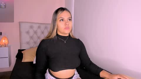 Snapshot of mariana__roe chatting on December 2024 03:57:01 PM Mariana Roe online show from December 2024 03:57:01 PM