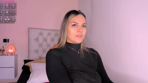 Snapshot of mariana__roe chatting on February 2025 02:55:02 AM Mariana Roe online show from February 2025 02:55:02 AM