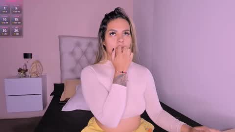 Snapshot of mariana__roe chatting on February 2025 10:15:02 AM Mariana Roe online show from February 2025 10:15:02 AM