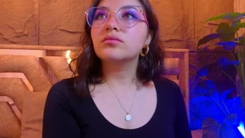 Snapshot of mariana_aldana_ chatting on June 2026 12:18:01 PM marii online show from June 2026 12:18:01 PM