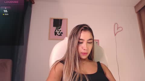 Snapshot of mariana_es chatting on March 2025 12:59:02 AM Mariana online show from March 2025 12:59:02 AM