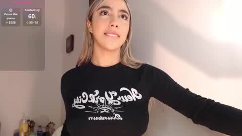 Snapshot of mariana_es chatting on September 2025 12:14:01 AM Mariana online show from September 2025 12:14:01 AM