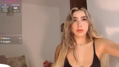 Snapshot of mariana_es chatting on October 2025 01:14:01 AM Mariana online show from October 2025 01:14:01 AM