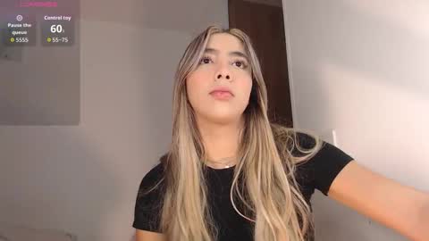 Snapshot of mariana_es chatting on October 2025 10:43:02 PM Mariana online show from October 2025 10:43:02 PM