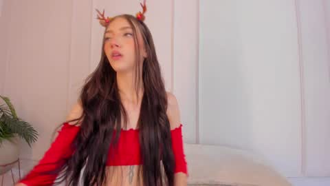 Snapshot of mariapettit chatting on December 2024 12:00:02 PM Maria Pettit online show from December 2024 12:00:02 PM