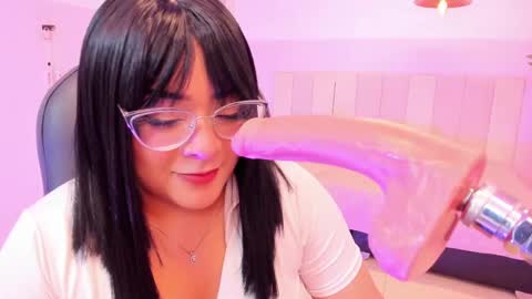 Snapshot of marie_harper chatting on December 2024 04:00:01 AM Marie online show from December 2024 04:00:01 AM