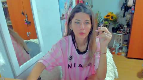 Snapshot of marie_marie03 chatting on September 2025 05:53:02 AM Marie   online show from September 2025 05:53:02 AM