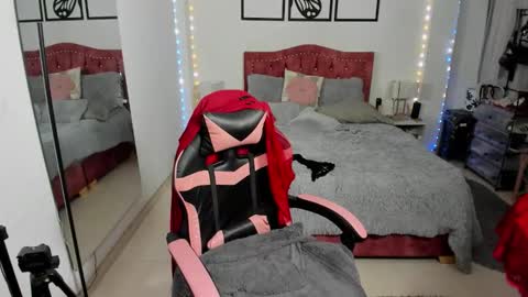 marie online show from October 2025 03:12:02 AM