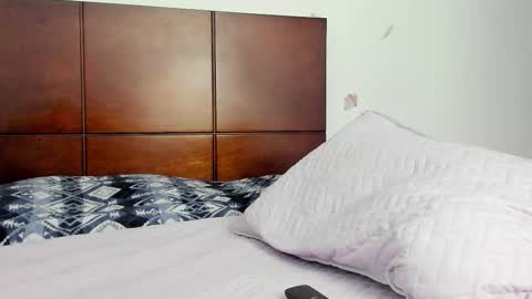 700 pm Washington time online show from November 2025 12:52:02 AM