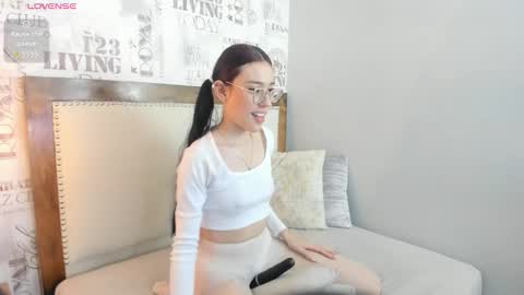 MARIE  online show from November 2025 12:27:02 PM