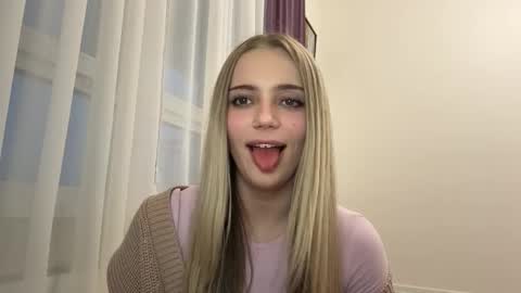 Snapshot of marielademopoulos chatting on March 2026 03:14:01 PM Sofia online show from March 2026 03:14:01 PM