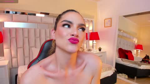 mariiahneedles online show from January 2025 11:56:01 PM