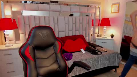 mariiahneedles online show from February 2025 01:13:01 AM