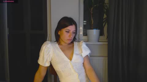 Mari online show from November 2025 09:18:01 PM