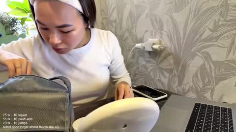 Kira online show from November 2025 07:11:02 AM