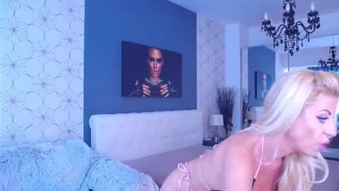 Mary Mais online show from September 2025 06:52:02 AM