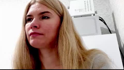 Snapshot of marinaobscura chatting on October 2025 09:06:02 AM Emma online show from October 2025 09:06:02 AM
