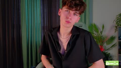 Snapshot of mark_safr chatting on February 2026 07:01:01 AM Mark online show from February 2026 07:01:01 AM