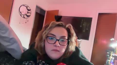 Snapshot of maroon_moon chatting on November 2025 12:10:02 AM maroon_moon online show from November 2025 12:10:02 AM