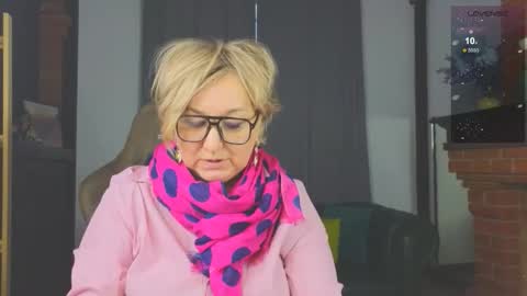 Snapshot of marta_wils chatting on December 2025 03:00:02 AM marta_wils online show from December 2025 03:00:02 AM