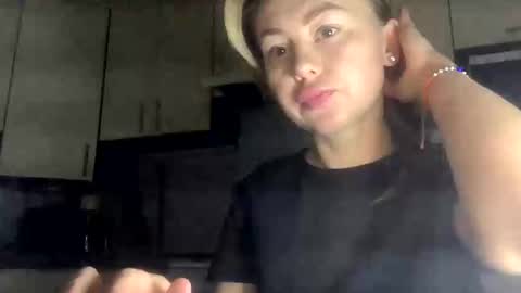 Marta online show from November 2025 03:00:01 PM