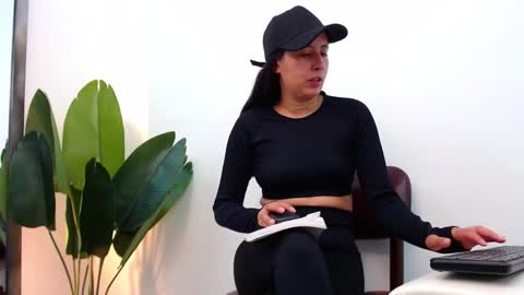 Snapshot of marthina_thompson chatting on January 2025 12:24:02 PM marthina thompson online show from January 2025 12:24:02 PM