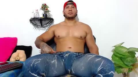 Snapshot of martin_fiit chatting on October 2025 10:33:02 PM Martin instagrammartinfiit online show from October 2025 10:33:02 PM