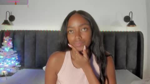 Laura online show from December 2025 07:43:01 PM